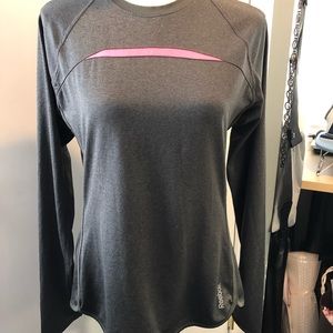 Reebok play dry workout top Med.